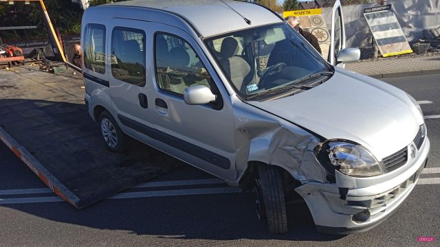 Renault uderzyło w latarnię