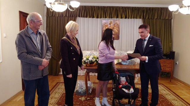 Wyprawki dla nowo narodzonych dzieci w gminie Łagiewniki