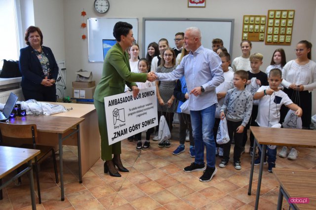 Szkoła Podstawowa w Ostroszowicach Ambasadorem Gór Sowich