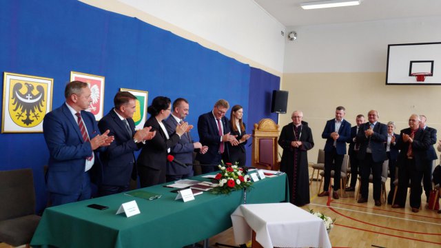 Ks. Stanisław Kucharski Honorowym Obywatelem Gminy Łagiewniki