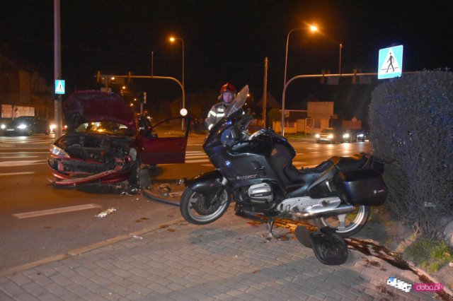 Zderzenie peugeota z motocyklem na ósemce. LPR w akcji!