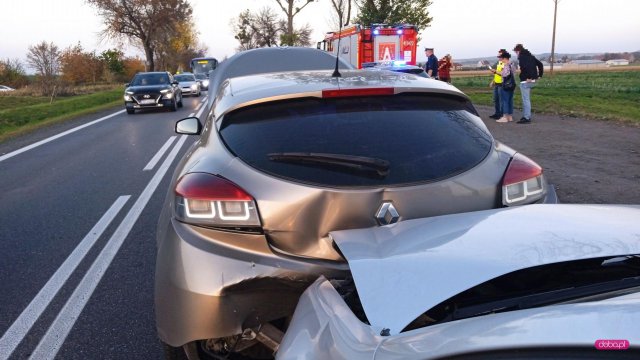 Zderzenie trzech pojazdów na ósemce 
