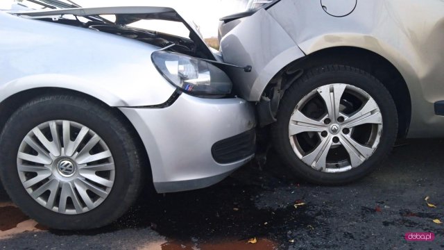 Zderzenie trzech pojazdów na ósemce 