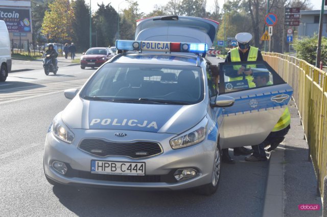 Potrącił kobietę na pasach i uciekł
