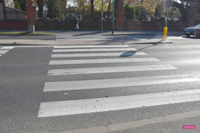 Potrącił kobietę na pasach i uciekł