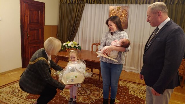 Wyprawka dla nowo narodzonego dziecka w Gminie Łagiewniki