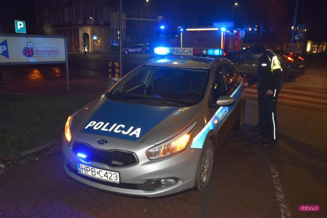 Zderzenie dwóch samochodów i autobusu w Dzierżoniowie