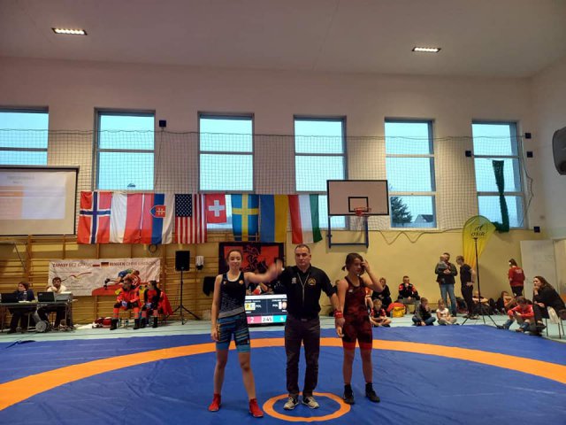 Zapaśniczki IRON BULLS Bielawa zmagały się w Heros Lady Open