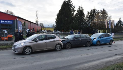 Zderzenie trzech samochodów na ul. Kilińskiego w Dzierżoniowie