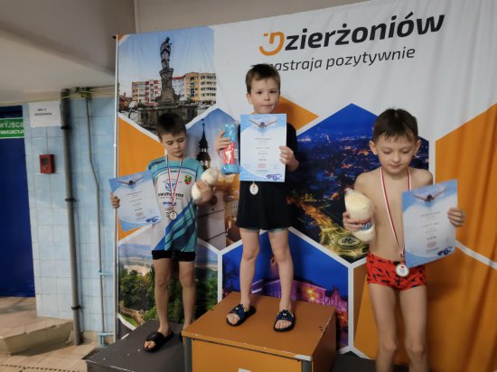 MKS 9: Zawody pływackie w Dzierżoniowie