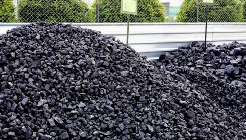 Dostarczany przez państwo węgiel dotarł w końcu do Dzierżoniowa