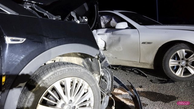 Zderzenie bmw z oplem na drodze Świdnica-Dzierżoniów