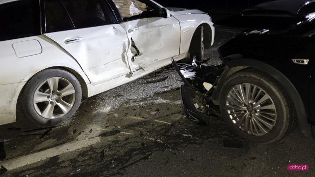 Zderzenie bmw z oplem na drodze Świdnica-Dzierżoniów