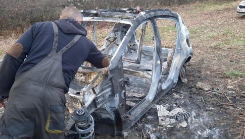 Spalone auto w okolicach Sokolnik