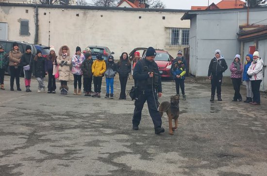 Uczniowie z bielawskiej Szkoły Podstawowej nr 4 z wizytą w Komendzie Powiatowej Policji