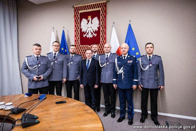 24 dolnośląskich policjantów wyróżnionych odznaką imienia podkomisarza Policji Andrzeja Struja
