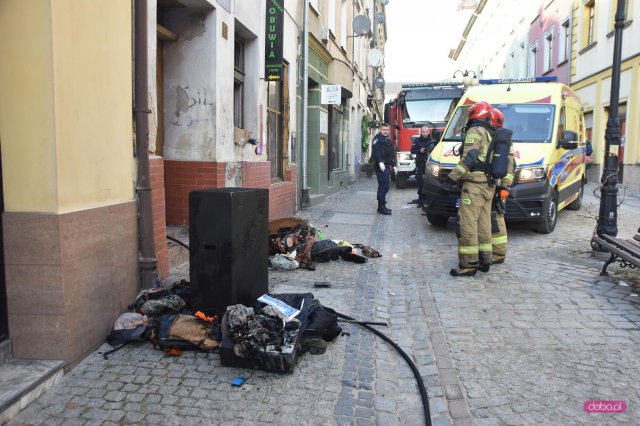 Pożar na Krasickiego w Dzierżoniowie. Jedna osoba ciężko ranna - LPR w akcji!