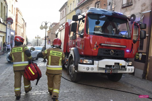 Pożar na Krasickiego w Dzierżoniowie. Jedna osoba ciężko ranna - LPR w akcji!