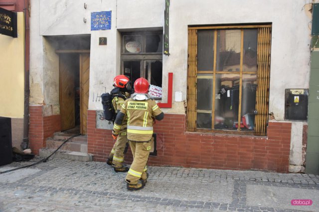 Pożar na Krasickiego w Dzierżoniowie. Jedna osoba ciężko ranna - LPR w akcji!