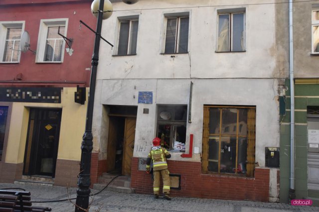 Pożar na Krasickiego w Dzierżoniowie. Jedna osoba ciężko ranna - LPR w akcji!