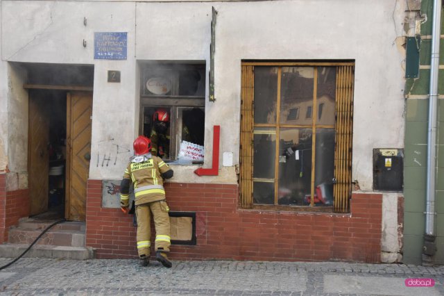 Pożar na Krasickiego w Dzierżoniowie. Jedna osoba ciężko ranna - LPR w akcji!