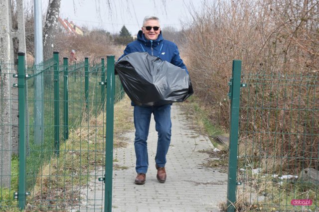 Sprzątali ogródki działkowe w Pieszycach