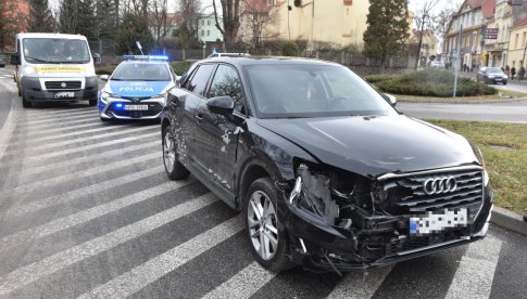 Zderzenie dwóch pojazdów na Świdnickiej w Dzierżoniowie