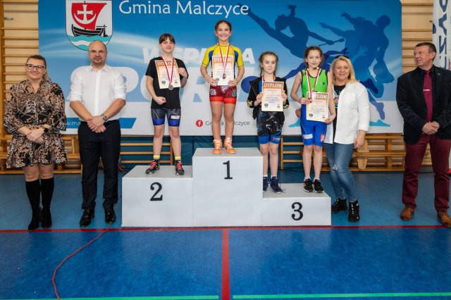 Zapaśniczki i zapaśnicy z Pieszyc walczyli na matach w Czechach i Malczycach