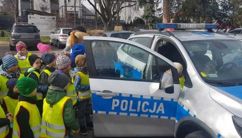 Przedszkolaki odwiedziły funkcjonariuszy w bielawskim Komisariacie Policji