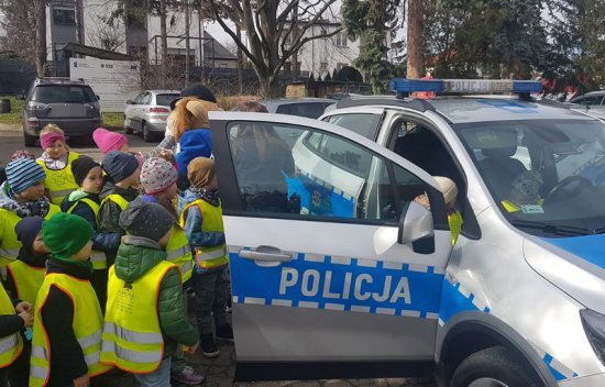 Przedszkolaki odwiedziły funkcjonariuszy w bielawskim Komisariacie Policji