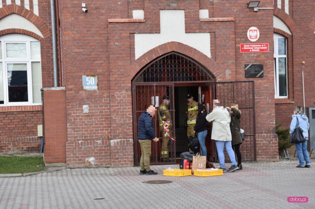 Ewakuacja Szkoły Podstawowej nr 4 w Bielawie. Straż pożarna w akcji!