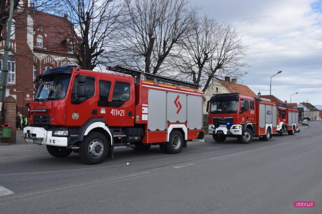 Ewakuacja Szkoły Podstawowej nr 4 w Bielawie. Straż pożarna w akcji!