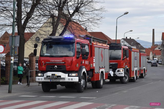 Ewakuacja Szkoły Podstawowej nr 4 w Bielawie. Straż pożarna w akcji!