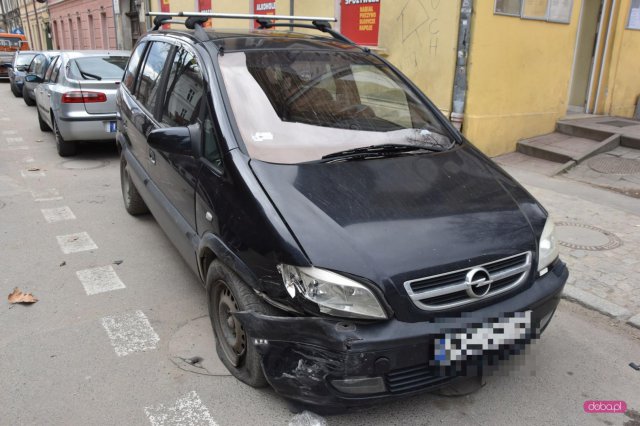 Zderzenie opla i forda w Dzierżoniowie