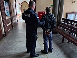 Niemcza: policjanci ustalili sprawcę wybicia szyb w lokalu mieszkalnym