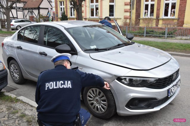 Zderzenie dwóch fiatów na Szkolnej w Dzierżoniowie