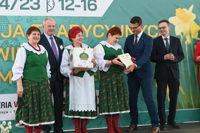 Prezentacja Tradycyjnych Stołów Wielkanocnych, Palm i Pisanek