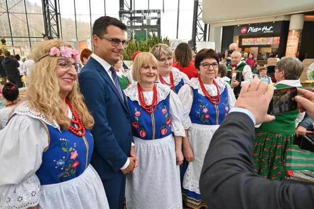 Prezentacja Tradycyjnych Stołów Wielkanocnych, Palm i Pisanek