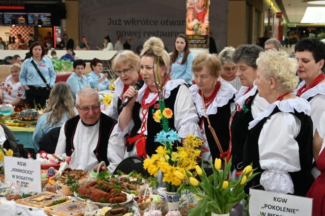 Prezentacja Tradycyjnych Stołów Wielkanocnych, Palm i Pisanek