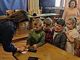 Dzieci z dzierżoniowskiego Publicznego Przedszkola nr 1 z wizytą u policjantów