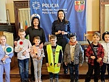 Dzieci z dzierżoniowskiego Publicznego Przedszkola nr 1 z wizytą u policjantów