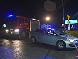 Groźne zderzenie skody z peugeotem przy stacji paliw w Niemczy