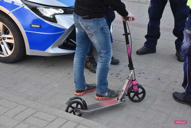 Zdarzenie drogowe z udziałem autobusu i dziecka na hulajnodze