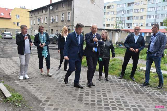 Ministrowie z wizytą w Bielawie. 4 mln zł na remont mieszkań