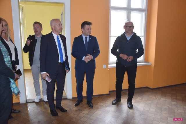 Ministrowie z wizytą w Bielawie. 4 mln zł na remont mieszkań