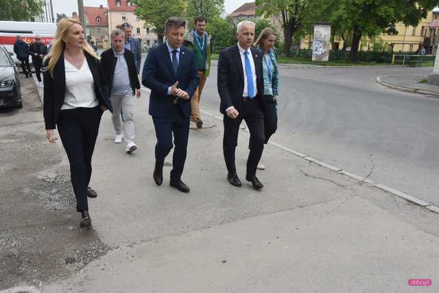Ministrowie z wizytą w Bielawie. 4 mln zł na remont mieszkań