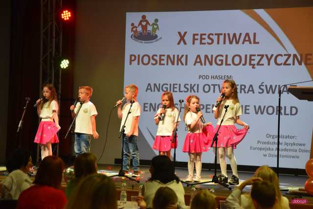 Przedszkolaki na scenie. X Festiwal Piosenki Anglojęzycznej