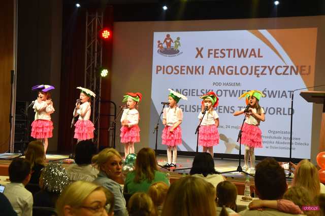 Przedszkolaki na scenie. X Festiwal Piosenki Anglojęzycznej