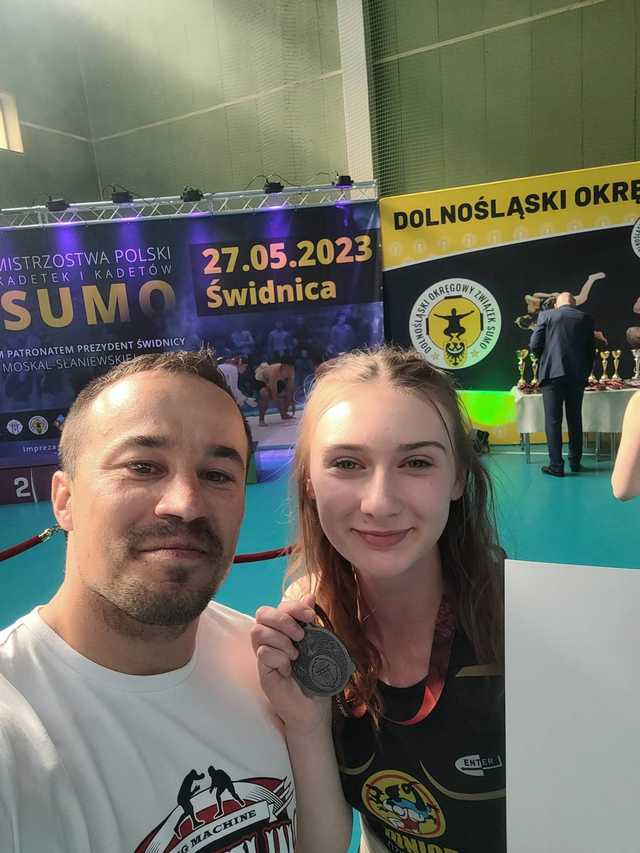 Milena Sawka zdobywa srebrny medal Mistrzostw Polski Kadetek w Sumo