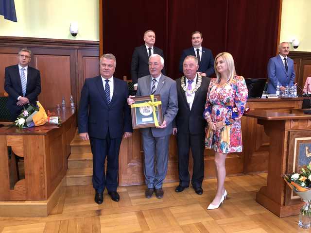 Zasłużeni dla Dzierżoniowa i absolutorium dla burmistrza 